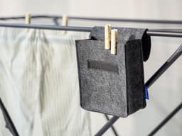 Waszak met Klemmen - Kledinghanger Opberger - Was ophangen - Duurzaam Gerecycled Vilt - 16x21x7.5cm - Antraciet — thumbnail 3