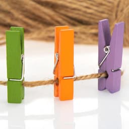 Mini Wasknijpers en Jute Touw - 120 Kleurrijke Houten Clips voor Decoratie van Foto's en Collages — thumbnail 2