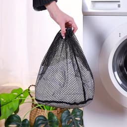 Drie duurzame zwarte waszakken van mesh, geschikt voor de wasmachine - handig en efficiënt wasprogramma (40*30 cm) — thumbnail 2