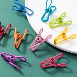 Uitschuifbare camping kledinglijn van 12 voet met 12 stevige clips voor eenvoudig ophangen en drogen van kleding tijdens outdoor activiteiten — thumbnail 2