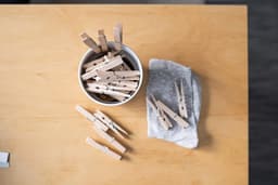 Wasknijpers, 20 stuks, van gecertificeerd beukenhout, kwaliteit Made in Germany, veelzijdig inzetbaar, om was op te hangen en voor knutselwerk, plasticvrij, duurzaam en stabiel — thumbnail 3