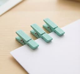 Mini Knijpers Mint – 24 Houten Knijpertjes voor Kaarten & Foto’s — thumbnail 2