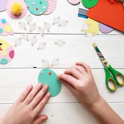 Mini-wasknijpers - decoratie - polaroid - bruiloft - houten knijpers - doe-het-zelf - fotowand - display - feest - wit - 120 stuks met hartjes design, inclusief 10 m jute koord voor foto's. — thumbnail 4