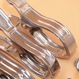 10 stuks - kleine wasknijpers van roestvrij staal - RVS clips - veerklemmen - lakenklemmen - open winddichte clips - wasknijpers - sokkenhangers - quilt droogklemmen - roestbestendig en duurzaam — thumbnail 5