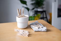 Wasknijpers, 20 stuks, van gecertificeerd beukenhout, kwaliteit Made in Germany, veelzijdig inzetbaar, om was op te hangen en voor knutselwerk, plasticvrij, duurzaam en stabiel — thumbnail 2