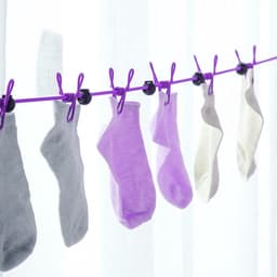 1 Pack Draagbare Waslijn met 12 Wasknijpers, Reizen Waslijn Rekbare Intrekbare Elastische Waskleding Lijn voor Achtertuin, Vakantie Hotel, Balkon Kleding Drooglijn (Paars) — thumbnail 5
