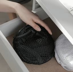 Opvouwbare wasmand zwart - pop up wasmand - wasmand voor op reis - wasmand met hengsels - was sorteren met extra opbergvak - waszak opvouwbaar voor onderweg - vakantie wasmand met handvatten — thumbnail 3