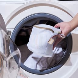 Pure Laundry Club BH Waszakken - Set van 2 Stuks – Rond (ø15×17 cm) - Vormvaste Waszakjes met Auto-Lock Rits & Beschermflap - Beschermt Beugels & Cups - Wasnet voor BH’s & Delicate Lingerie — thumbnail 4