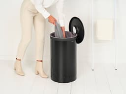 Brabantia Wasmand - met Deksel - 60 l - Matt Black / Dark Grey — thumbnail 4