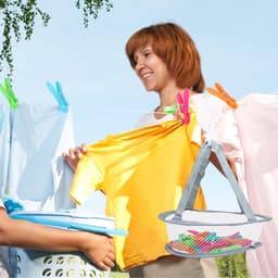 Robuuste Kledingknijpers Set van 48 Stuks met Mand, 7.3 cm Kledinghangers voor Binnen en Buiten, Ideaal voor Kleding en Sokken in 4 Kleuren — thumbnail 4