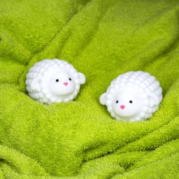 Kikkerland Wasdroger Lammetjes - Herbruikbare wasdroger bollen - Verminder de tijd van je droger - Set van 2 - Duurzaam — thumbnail 3