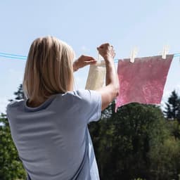 Draagbare Winddichte Nylon Waslijn - 3 Stuks 8m met Antislip Pins voor Binnen en Buiten — thumbnail 2