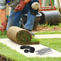 Grondankers Set U-Vormig - Extra Sterke Bevestiging - 100 Haringen + 100 Schijven Verzinkt Anti-Roest - Inclusief Hamer & Handschoen - Voor Worteldoek Tuin - Tuinankers Grondpennen Bevestigingsset — thumbnail 1