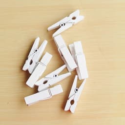 Houten Was Knijpers - Mini Knijpers Decoratie - Foto's Ophangen - Natuurlijk Hout Materiaal - 100 Stuks 2.5 cm - Wit — thumbnail 3