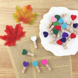 Houten Wasknijpers - Mini Fotoklemmen - Foto's Ophangen - Hartvormig Design - 80 Stuks - Veelkleurig — thumbnail 3