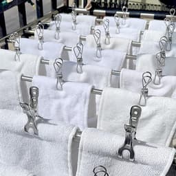 100-stuks Wasknijpers van roestvrij staal - Metalen wasknijpers - Wasknijpers in bulk - Droogklemmen - Roest- en vlekbestendig - Sterke windgrip - Brede opening - Geschikt voor waslijnen, voedselzakken, foto's, keukens, kantoren, enz. - Zilver — thumbnail 3
