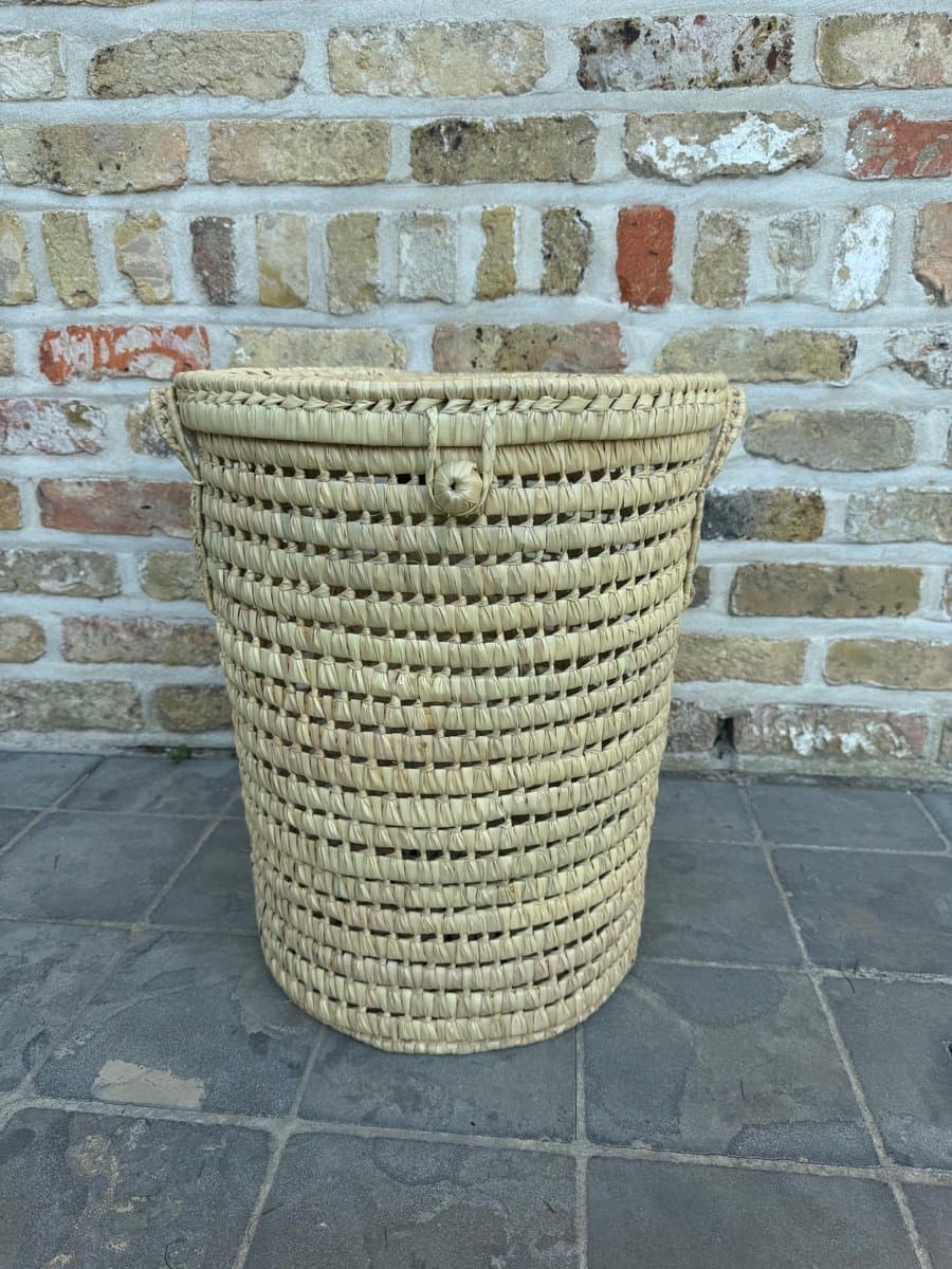 Wasmand – Was – Mand - Badkamer - Opbergmand - Palmblad - Laundry - Laundrybasket- Rieten mand - Speelgoed - Opbergen - Mand met naam - Pompon - Wol – Geschenk - Kinderkamer - Gepersonaliseerd - Handgemaakt - Decoratie - Geboorte - Cadeau — afbeelding 1