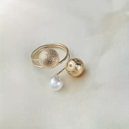 Sjaalklem - Sjaal Klem - Sjaal Ring - Ring - Klem - Sjaal - Goud kleurig - Drie Bolletjes — thumbnail 1
