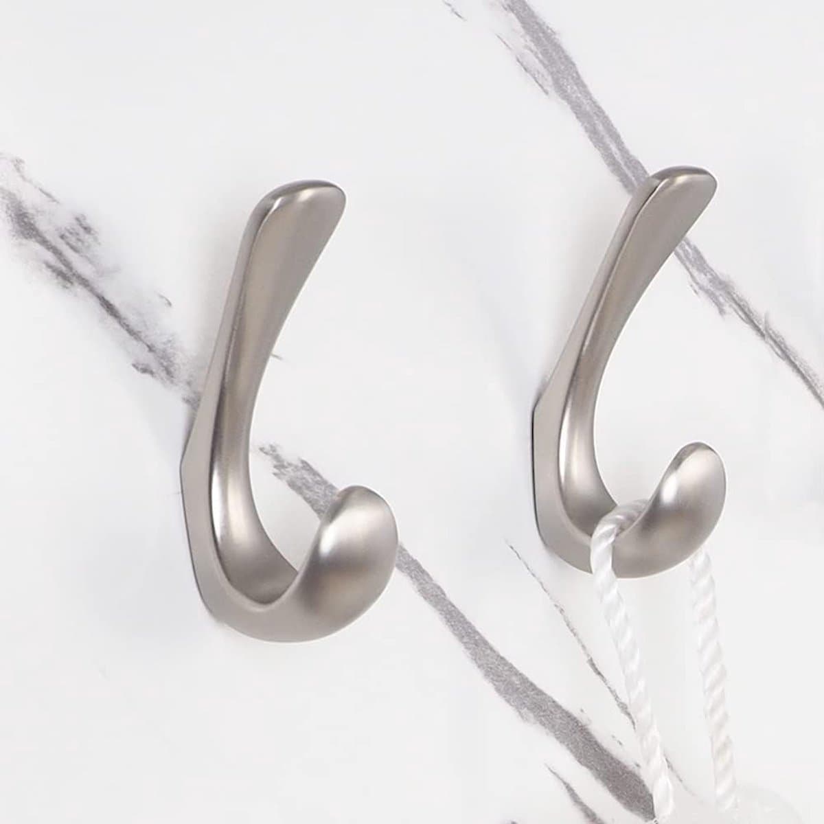 2-pack handdoekhaken voor badkamerwandmontage, materiaal geborsteld nikkel, geschikt voor handdoeken, badjassen en handdoekhaken, moderne handdoekhaken voor in de badkamer — afbeelding 1
