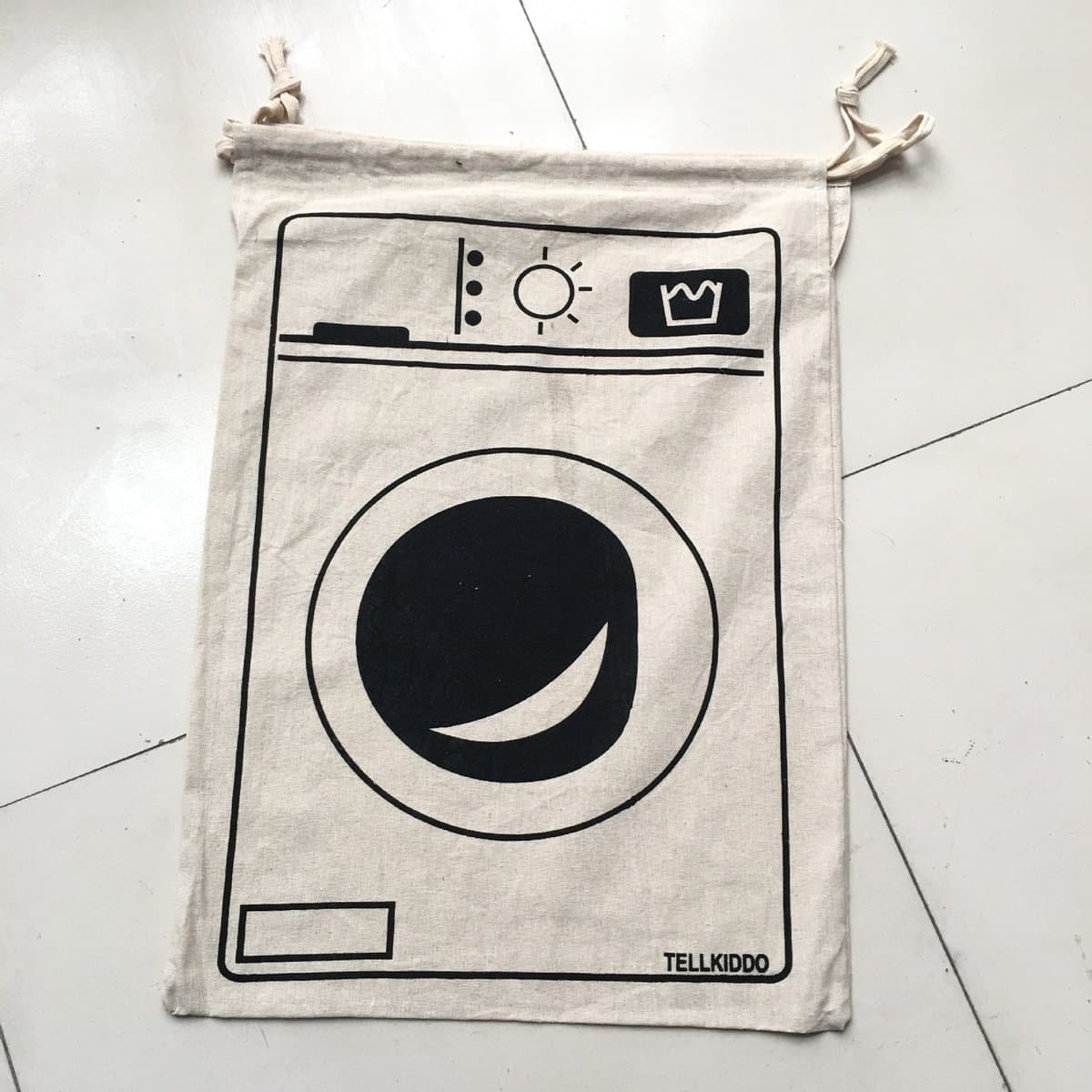 Waszak met wasmachine‑print, wasgoed‑opbergtas met trekkoord, badkamer waszak / laundry bag, wit‑zwart, afmetingen 65 × 47 cm — afbeelding 1