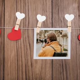 60x Mini Houten Hartjes Clips - Kleine Decoratieve Waslijnklemmen voor Foto's en Kaarten — thumbnail 3