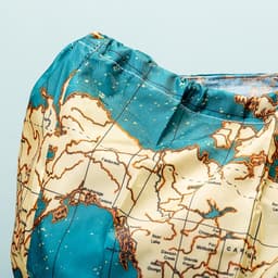 Kikkerland Waszak - Wereldkaart print - Voor je vuile was - Laundry bag - Travel accessoire - 17x10 cm — thumbnail 5