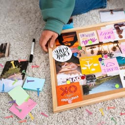 400 Stuks Sample Bag Clips met Ronde Kop (8 Kleuren) en 4 Opbergdozen, Kleurige Brads voor Scrapbooking, Kaarten, Fotoalbums en Creatief Metalen Knijpers — thumbnail 3