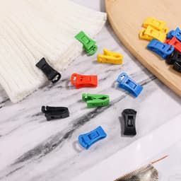 50 stuks - Sokkenklemmen voor wasgoed - Antislip wasknijpers - Waslijnknijpers, 5 kleuren - Sokkenhouders - Sokkenklemmen voor Wasmachine en Droger - Sokkenclips met haak - Waslijnknijpers - Kleurrijke sokkenhouder — thumbnail 4