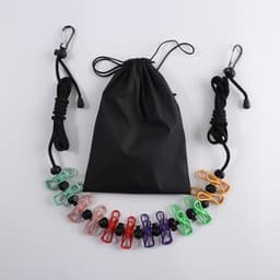 Uitschuifbare camping kledinglijn van 12 voet met 12 stevige clips voor eenvoudig ophangen en drogen van kleding tijdens outdoor activiteiten — thumbnail 2