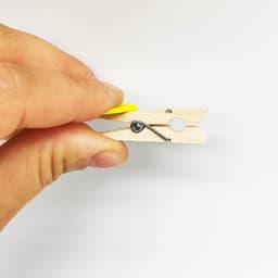 Allecta - Mini houten hartharingen (100 stuks) met kleurrijke wasknijpers en jute touw voor DIY kunst en bruiloftdecoraties. — thumbnail 2