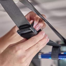 Waslijn voor in de auto - Ophanglijn voor in de auto - Waslijn - Kledingstang voor in de auto - Inclusief 8 karabijnhaken - Auto-accessoires - Geschikt voor de meeste auto's - Zwart - 83-119 cm - Karabijnhaken 4,7 × 2,3 cm — thumbnail 2