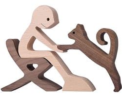 Houten beeldje - Natuurlijk hout - Beeld - Decoratief - Hout - Man - Stoel - Kat - B013