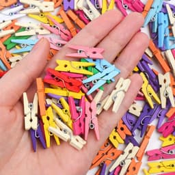 200 Stuks Mini Houten Wasknijpers - Gekleurde Kleine Houtjes voor Fotodagboek, Kaarten en Knutselprojecten — thumbnail 5