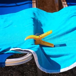 strandhanddoek clips 8 st – sterke, veilige grip | Veilige clips voor ligbedden, stoelen, dekens, was – HQ kunststof, felle kleuren — thumbnail 2