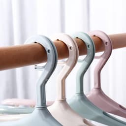 Sokkendroger - 4 stuks 8 Knijpers - Blauw groen paars geel- Sokken Hanger - Sokken Droger - Beha's - bh's - Ondergoed - Wasrek Sokken - Wasrek - Droogrek - Klein Wasrekje - Washanger - Sokkendroogrek - Kleerhanger voor Sokken - Windbestendig — thumbnail 3