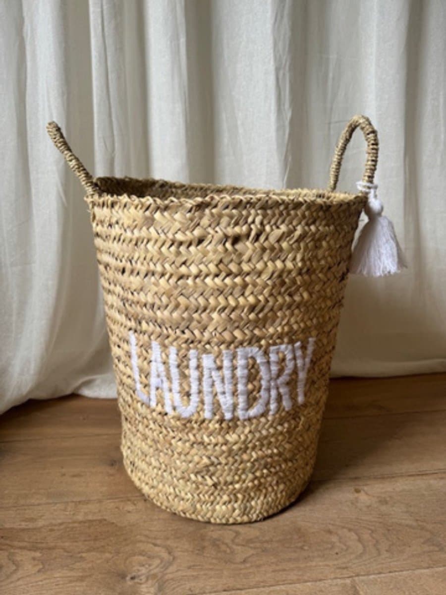 Wasmand - Wit - Was – Mand - Badkamer - Opbergmand - Palmblad - Laundry - Laundrybasket- Rieten mand - Speelgoed - Opbergen - Pompon - Wol – Geschenk - Kinderkamer - Handgemaakt - Decoratie - Geboorte - Cadeau — afbeelding 1