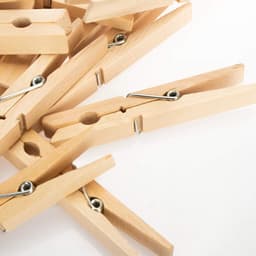 Duurzame XL Wasknijpers van Berkenhout - Natuurlijke en Milieuvriendelijke Houten Klemmen voor Kleding (80 Stuks) — thumbnail 4