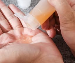 3 STKS 200 ML Plastic Tube Fles Clear Lege Reizen Flip Cap Fles Knijpbare en Hervulbare Reiscontainer voor Shampoo Body Wash Toner Lotion Vloeibare Gezichtsreiniger Toiletartikelen, Transparant, 200 — thumbnail 3