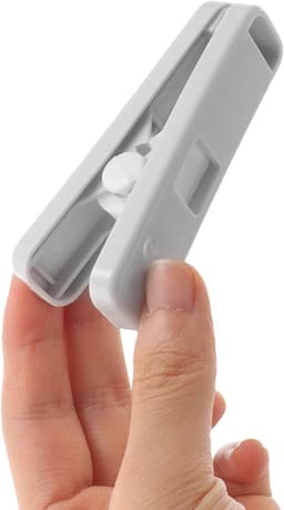4 stuks- Wasknijpers-wasknijpers kunststof -wasknijpers groot-wasknijpers plastic -Badlaken Knijpers -Strandlaken Knijpers-Handdoek Knijpers-Voor dagelijks wasgoed, strandhanddoek, badhanddoek--Winddicht- Anti Slip-Wit-8.5cm — thumbnail 4