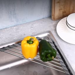 Triangulaire RVS Afwasrek voor de Gootsteen - Oprolbaar Droogrek voor Groenten, Fruit en Borden (Grijs) — thumbnail 5