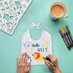 12 stuks slabbetjes voor baby's met 16 tekensjablonen, 12 textielstiften, babyshower, decoratiespel, waterdichte slabbetjes voor baby's, jongens en meisjes, babyborrel — thumbnail 3
