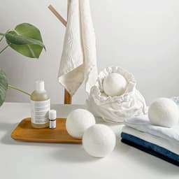Intirilife 6-delige set Wasdrogerballen van 7 cm diameter witte katoenen - Om de droogtijd te verminderen elektriciteitsverbruik slijtage en kreukels — thumbnail 2