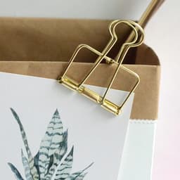 Goodivery ® staartklemmen, 30 stuks, vouwback-klemmen, voor fotowand, draadgaas, 2 verschillende maten (roségoud, goud) — thumbnail 2