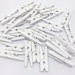 Premium - Witte Kleine houten mini knijpers - 50 STUKS - Wit - Knijpertjes - Fotoknijpers - Geboorte wasknijpers - 2.5 CM - Foto knijpers - Knijper om foto's aan op te hangen - Fotohouder - Knijpers - Wasknijpers - Kerstkaart hangers - Pola — thumbnail 1