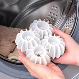 4-stuks Siliconen wasmachinebal - Wasballen - Herbruikbare wasballen - En reinigingsballen - Anti-klit en gemakkelijk schoon te maken - Siliconen - 7.8×6.5cm - Geschikt voor wasmachines, drogers en stoomdrogers - Wit — thumbnail 4