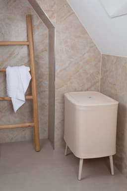 Novici wasmand beige 60L - wasmand op pootjes - wasmand op poten - wassorteerder met 2 vakken - wasbox - beige wasmand — thumbnail 3
