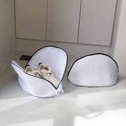 Waszak van mesh met een stevige ritssluiting, geschikt voor gebruik in de wasmachine, en tevens te gebruiken als opbergtas voor schoenen, kleding, sneakers, sokken, bh's, enz. — thumbnail 5
