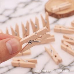 Houten knijpers - 100 stuks - 3,5 x 0,7 cm - jute koord - natuurlijk hout - decoratieve knijpers voor foto's en ansichtkaarten. — thumbnail 4