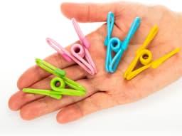 Thijox - 100x Metalen Wasknijpers - Duurzame Handdoekclips in Felle Kleuren - Ideaal voor Strand, Camping en Thuisgebruik - Krachtige Clips voor Grote — thumbnail 2