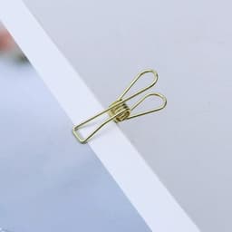 50 stuks metalen draadklemmen, multifunctionele stalen draadklemmen, minispelden voor kleding, rekeningen, papier, kantoorbenodigdheden, keuken, kamperen (32 mm, goud) — thumbnail 2